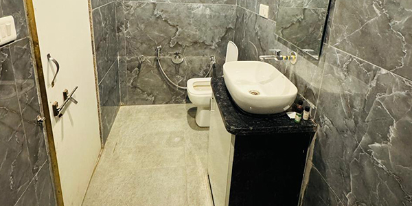 Premium-Bathroom-Amenities